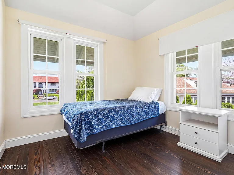 125 Cedar Ave — Photo 79