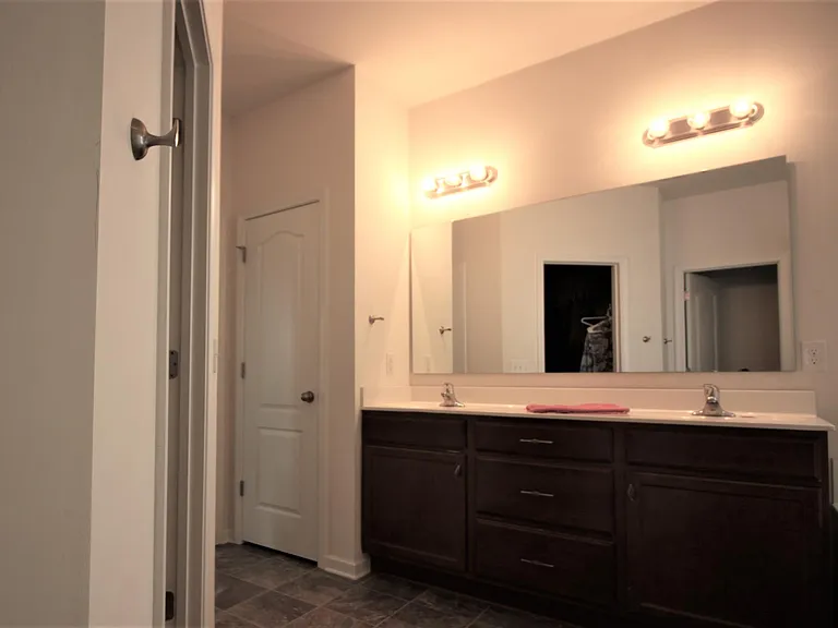Royal Winchester Dr — Photo 25