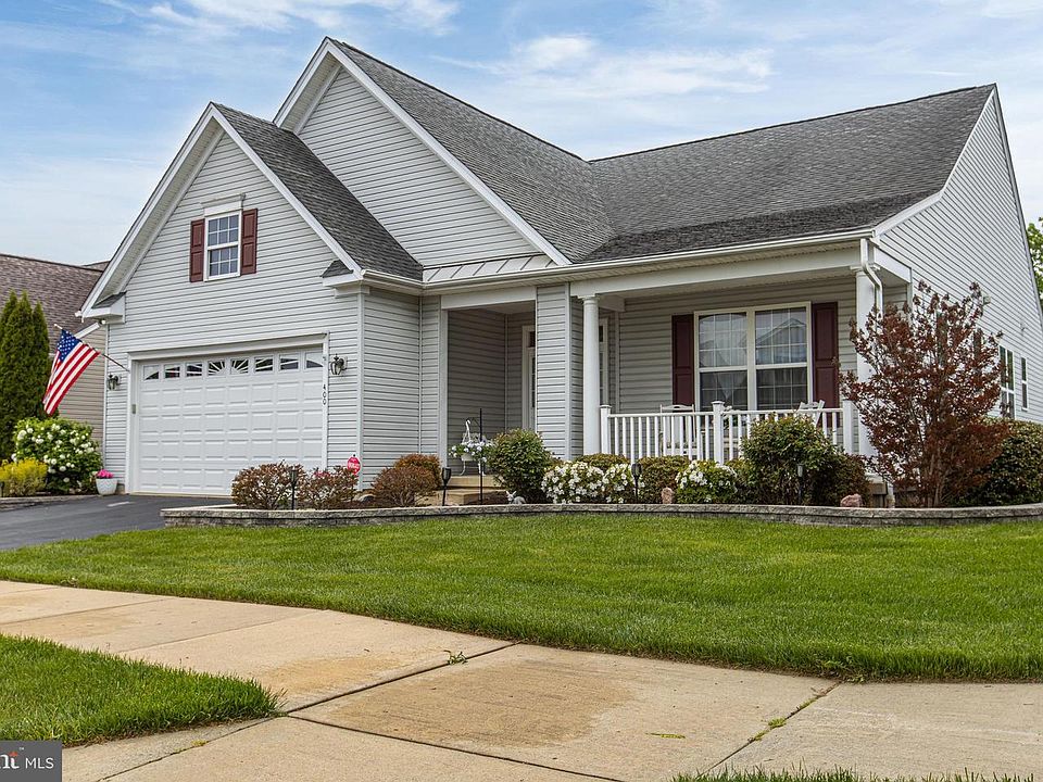 1st image of 400 Topiary Ln