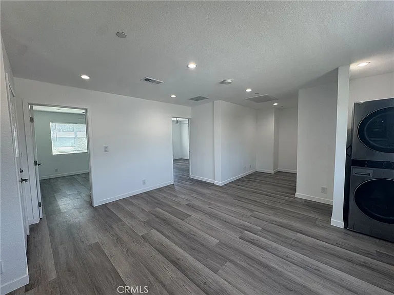 4 Cypress — Photo 8