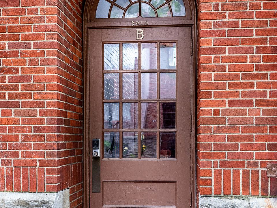 Mariemont Square Entryway