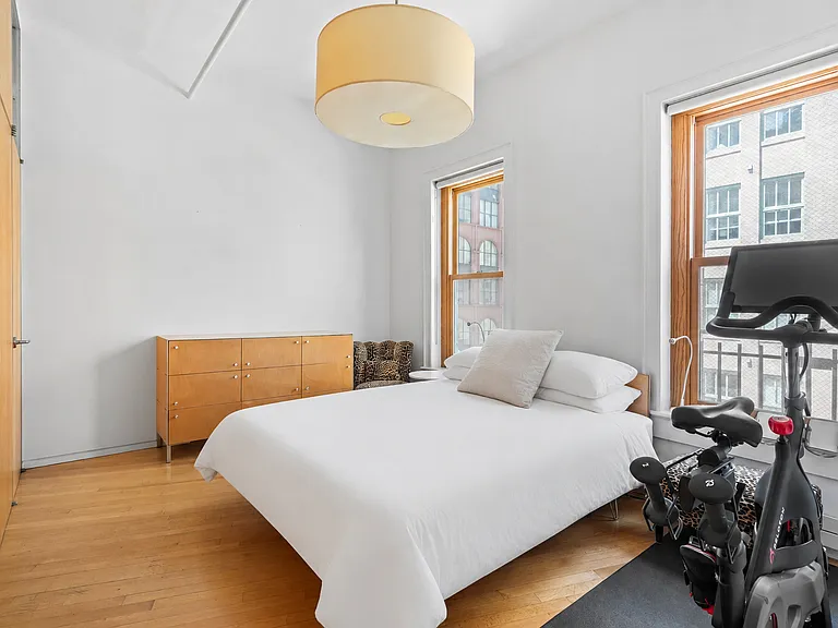 19 Hubert St #5 — Photo 8