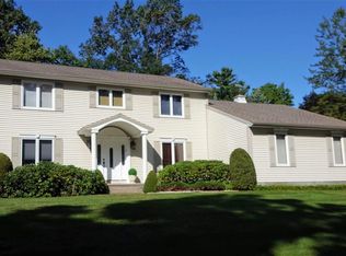 33 Wedgewood Dr, Saratoga Springs, NY 12866