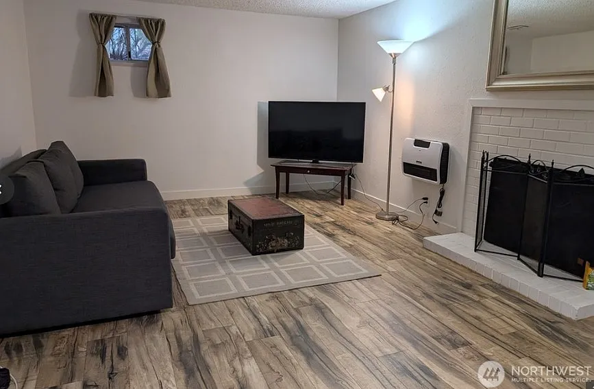 5 bed, 2020 sqft, $3,900 — Photo 3