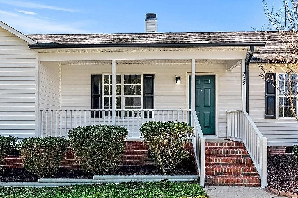 3 bed, 2.0 bath, $1,795 — Photo 3