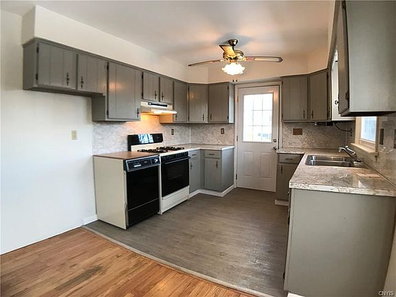 3rd image of 4413 Locust Ave