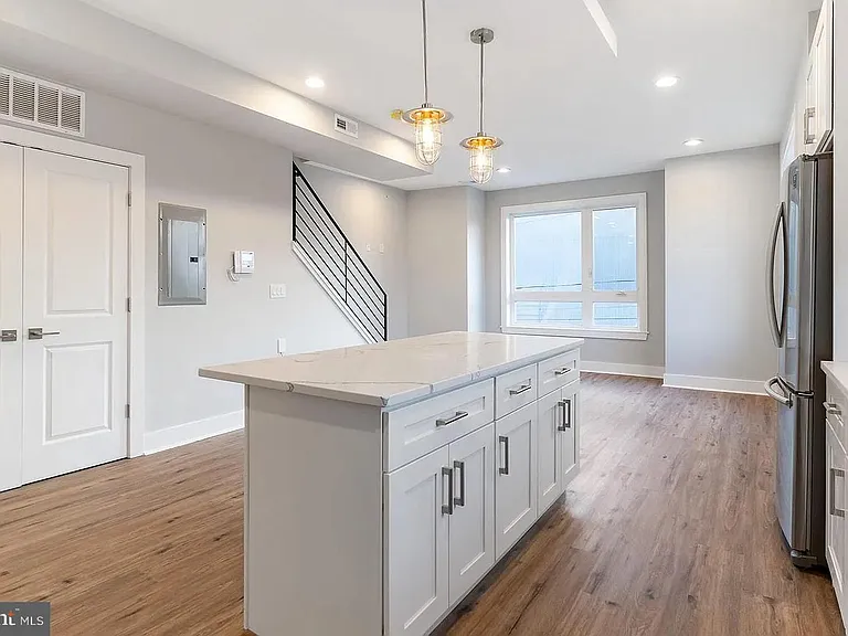 2101 E Huntingdon St #3 — Photo 3