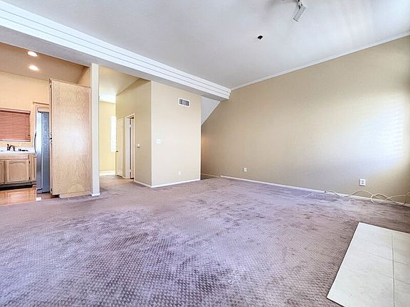 4th image of 129 N Hillcrest Blvd Unit 3