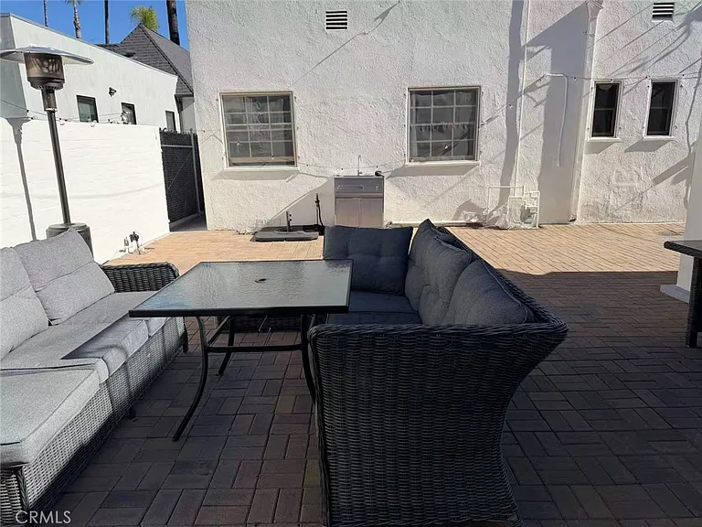 113 N Doheny Dr — Photo 17