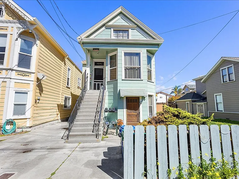 3249 Encinal Ave #B — Photo 1