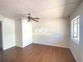 325 S Pioneer