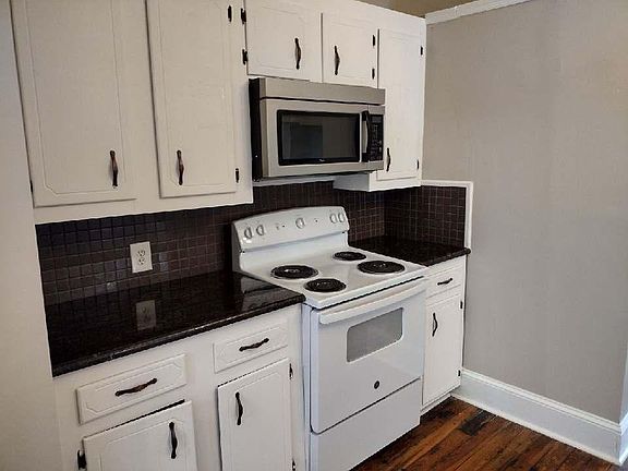 2nd image of 839 Steele St