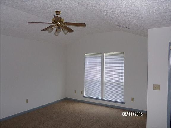 4th image of 101 Live Oak Dr
