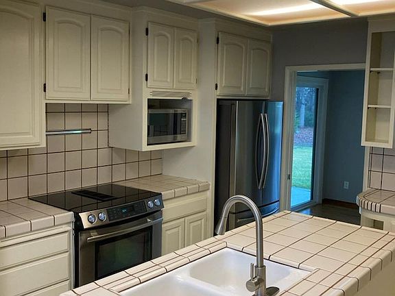 4th image of 2335 W Park Ave