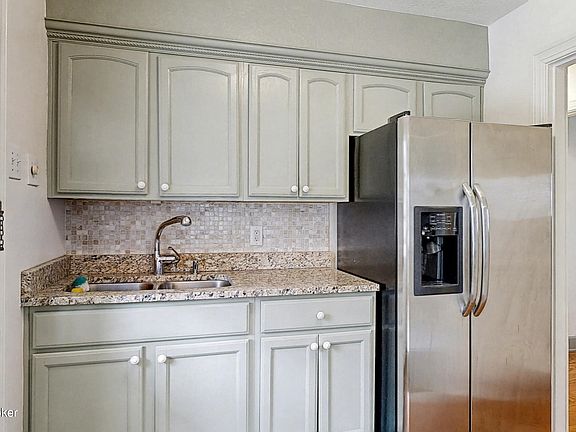 5th image of 3132 Bobolink Rd