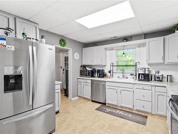 4th image of 25402 Metro Ave