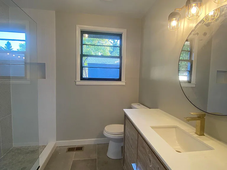 1406 Benjamin St — Photo 11