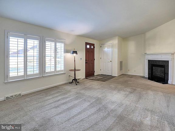 5th image of 111 Loganberry Ln
