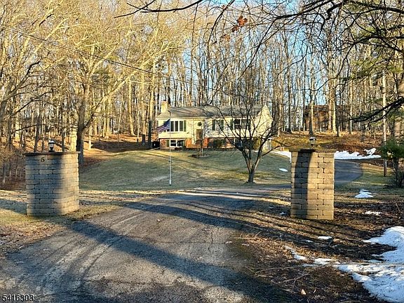 3rd image of 5 Piney Rd