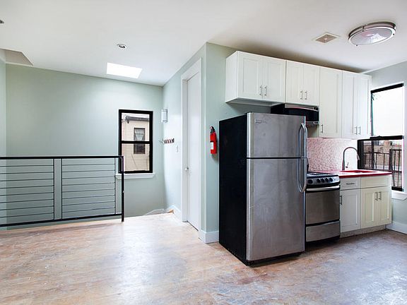 2nd image of 194 Suydam St #3