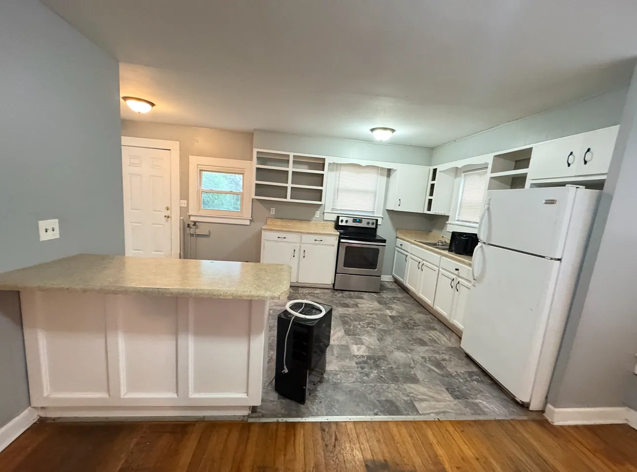 2 bed, 896 sqft, $1,200 — Photo 3