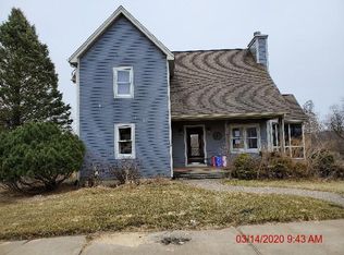12 Shorewood Dr, Galena, IL 61036