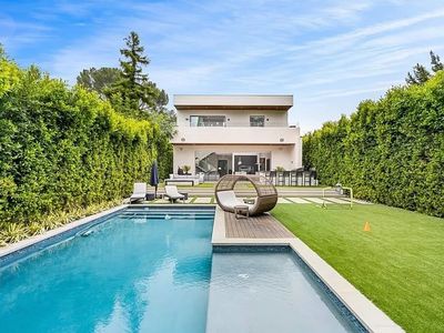 15231 Greenleaf St, Sherman Oaks, CA, 91403