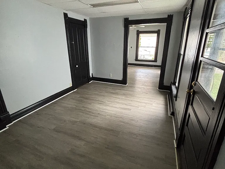 731 Young St — Photo 4