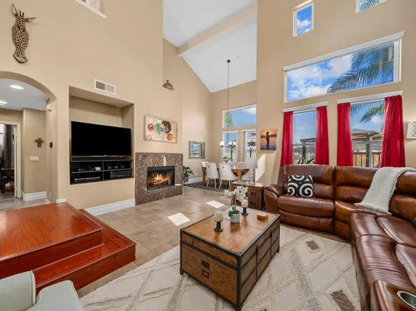 1819 Fabled Waters Dr, Spring Valley, CA 91977