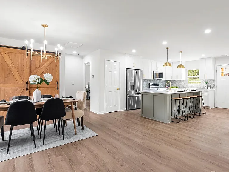 902 N Mountain St — Photo 5