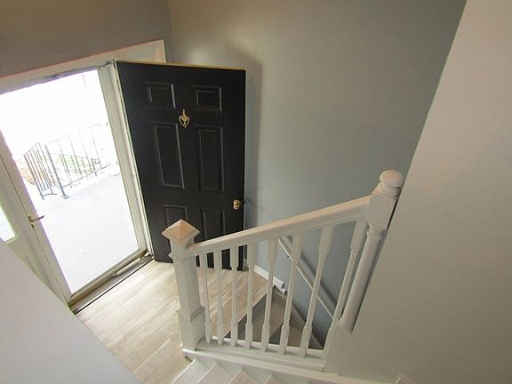 2nd image of 513 Meadowbrook Pkwy W
