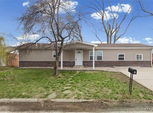 2 Eastgate Dr, Granite City, IL 62040