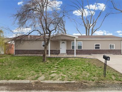 2 Eastgate Dr, Granite City, IL, 62040
