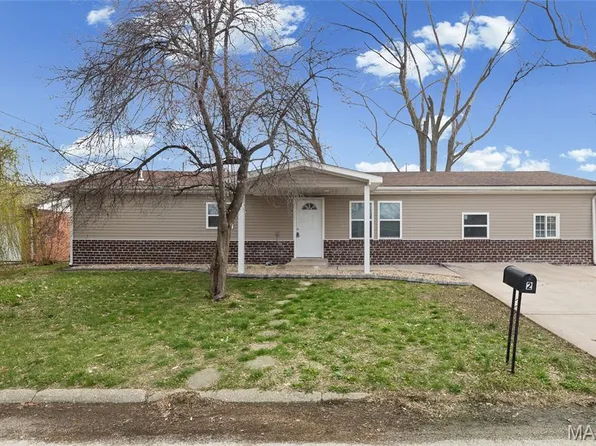 2 Eastgate Dr, Granite City, IL 62040