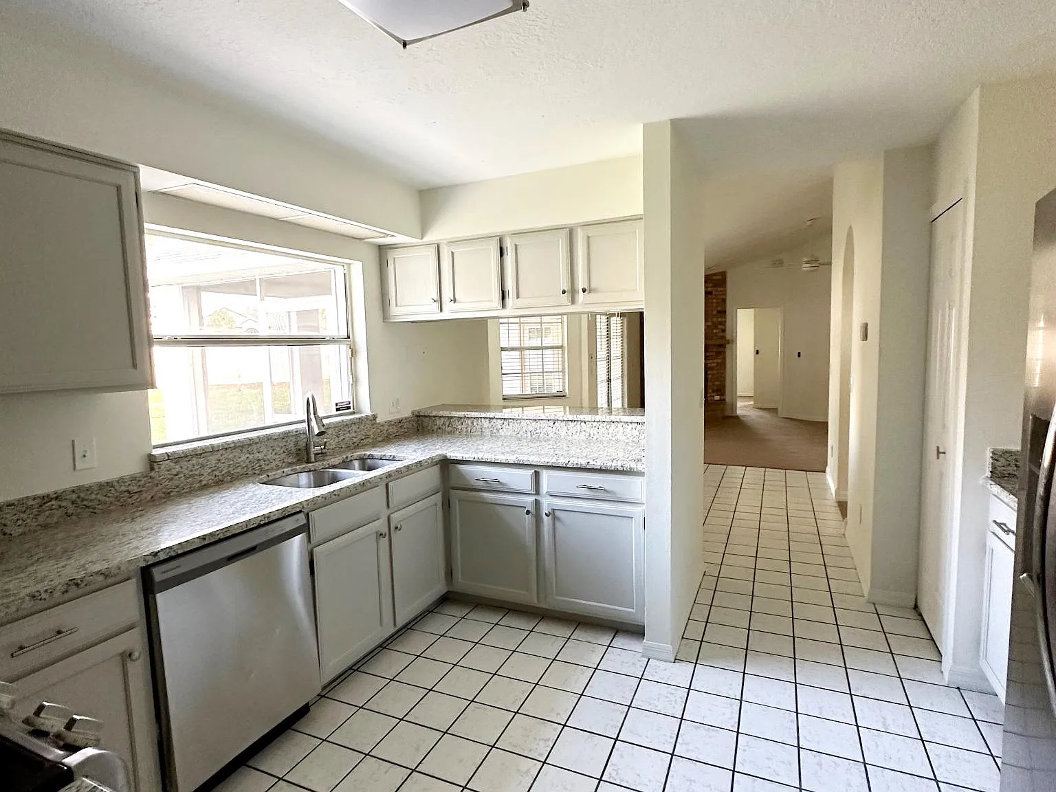 3 bed, 2.5 bath, 1982 sqft, $2,525 — Photo 2