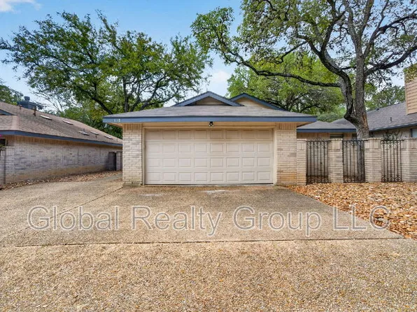 118 Golden Way, Universal City, TX 78148
