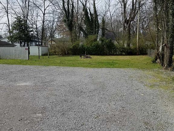 3rd image of 220 S Bilbro Ave