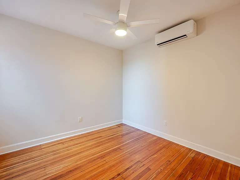1105 E Capitol St SE #4 — Photo 13