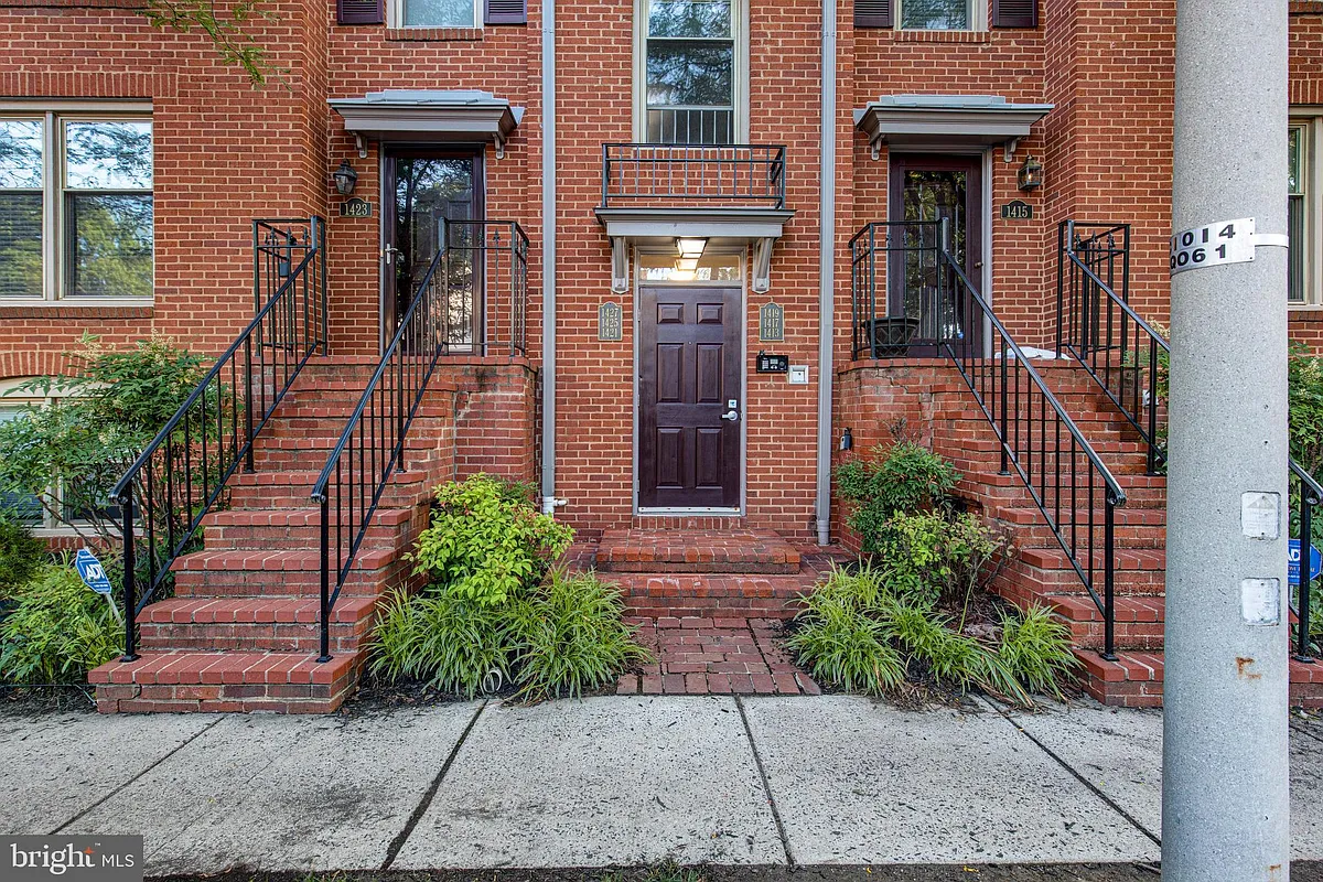 Building Photo - 1427 Oronoco St #2-7
