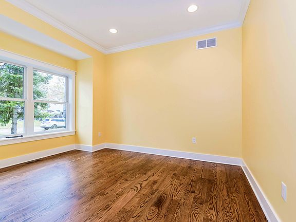 2nd image of 3817 Sloan Dr