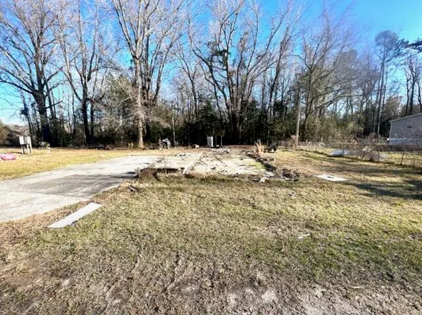 106 Nings Pl, Saint Stephen, SC 29479