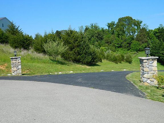 2nd image of 231 Marjorie Ln
