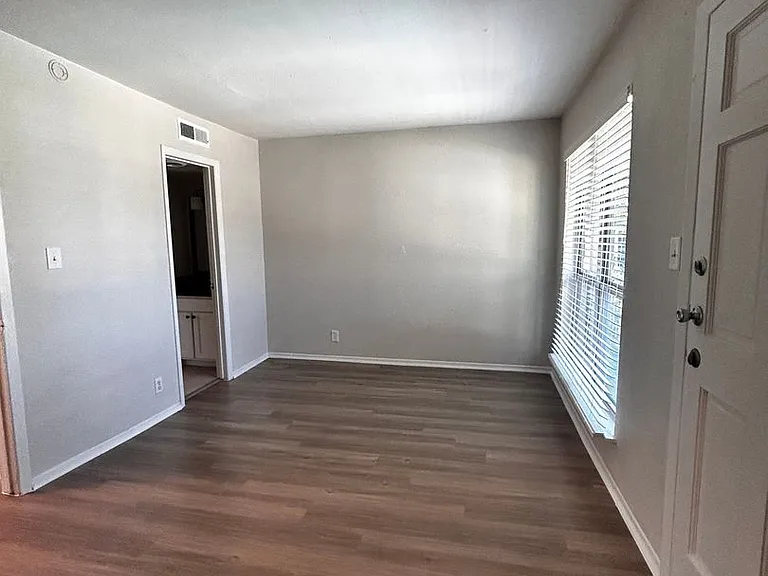 Oak Park Apartments — Photo 55