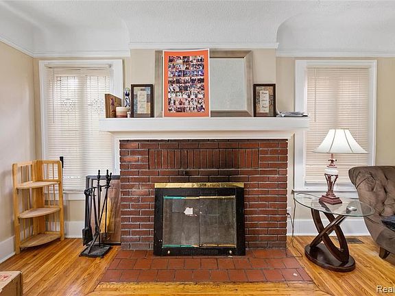 4th image of 15036 Woodmont Ave