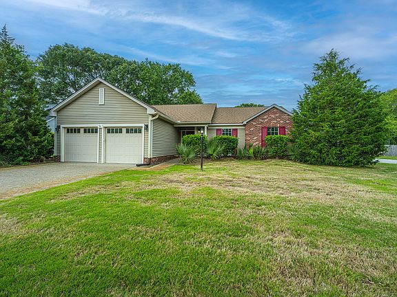 2nd image of 1383 Downsberry Dr