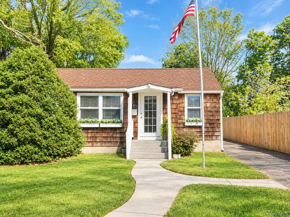 83 Hiddink Street, Sayville, NY 11782