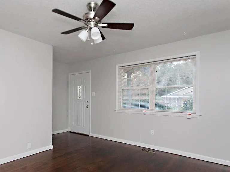 401 Valley View Dr — Photo 14