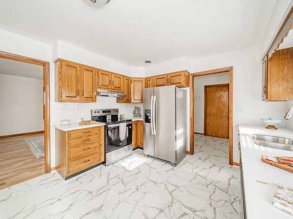 4th image of 515 Meadow Dr