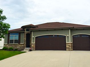 20 NE Gracewood Dr, Waukee, IA 50263