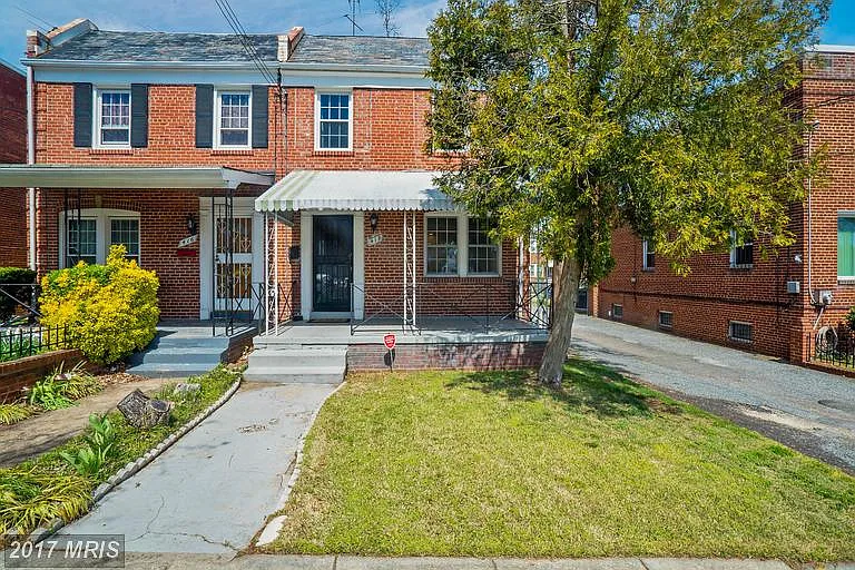 418 Oneida St NE photo 1